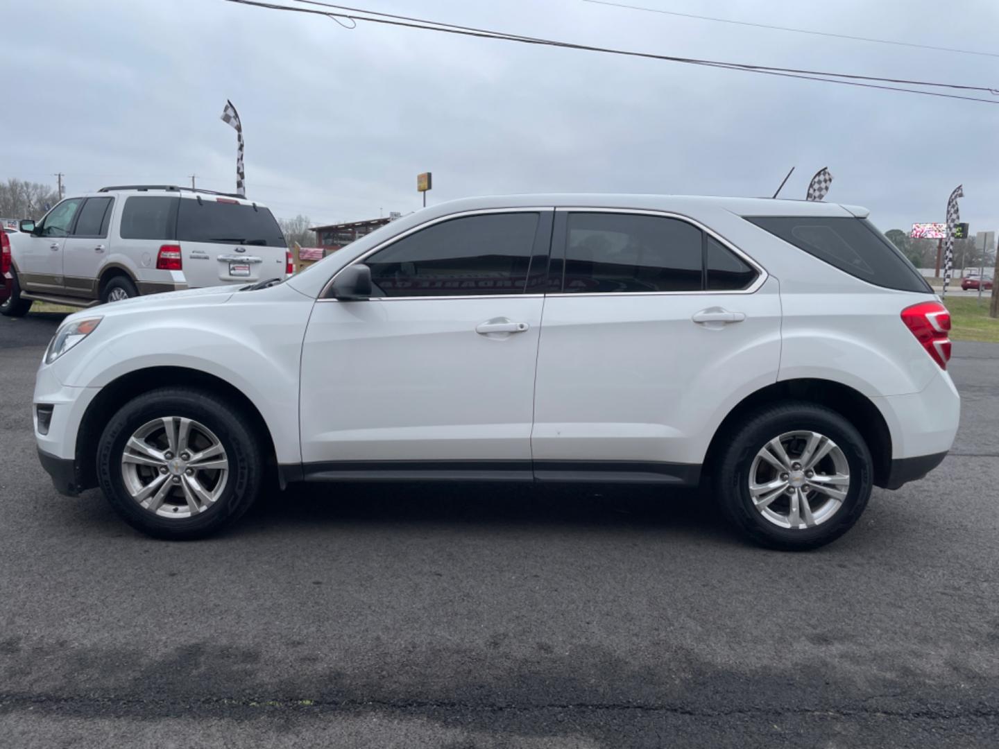 2016 White Chevrolet Equinox (2GNALBEK2G6) with an 4-Cyl, 2.4 Liter engine, Automatic, 6-Spd transmission, located at 8008 Warden Rd, Sherwood, AR, 72120, (501) 801-6100, 34.830078, -92.186684 - Photo#4